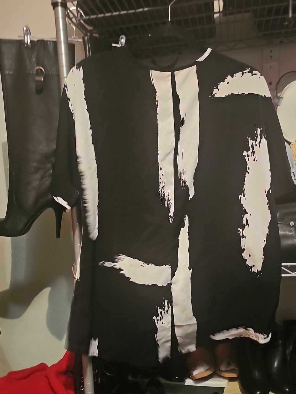 Shein Black & White Abstract Print - Picture 4 of 4
